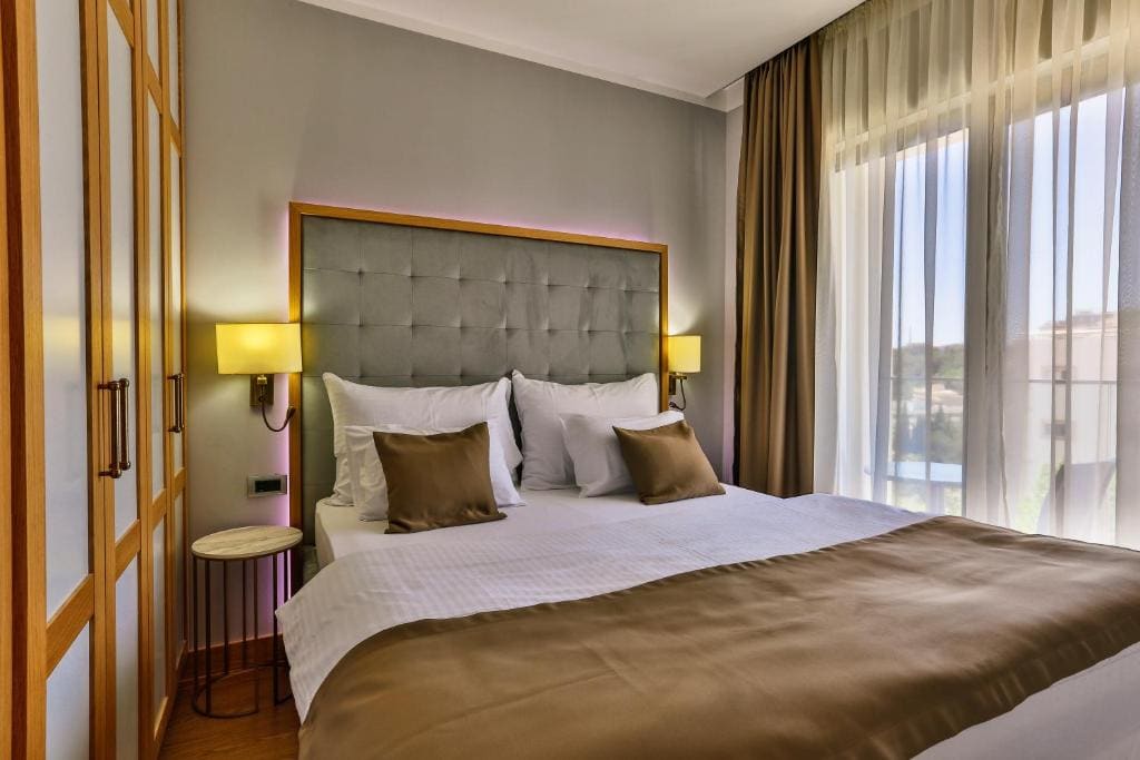 One-Bedroom Apartment room - Image 1