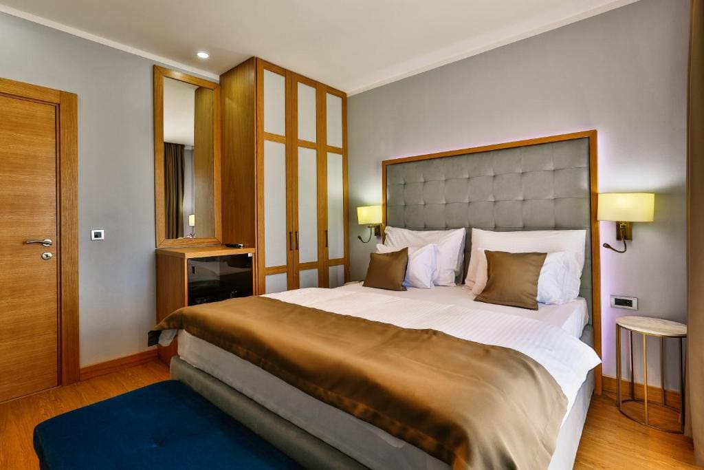 Deluxe Suite with Sea View room - Image 2