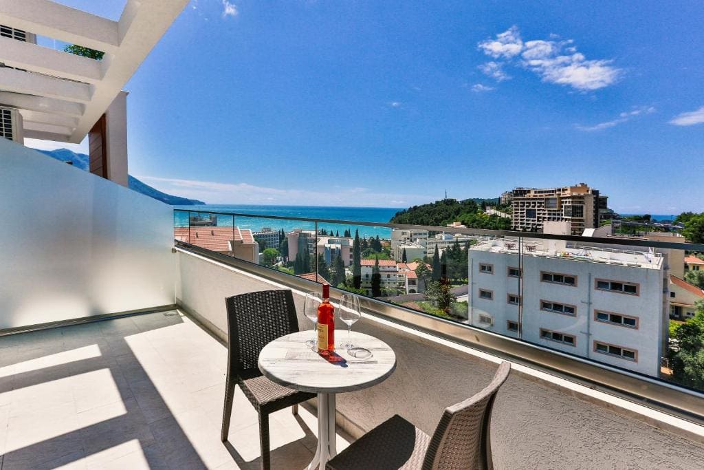 Double Room with Sea View room - Image 1