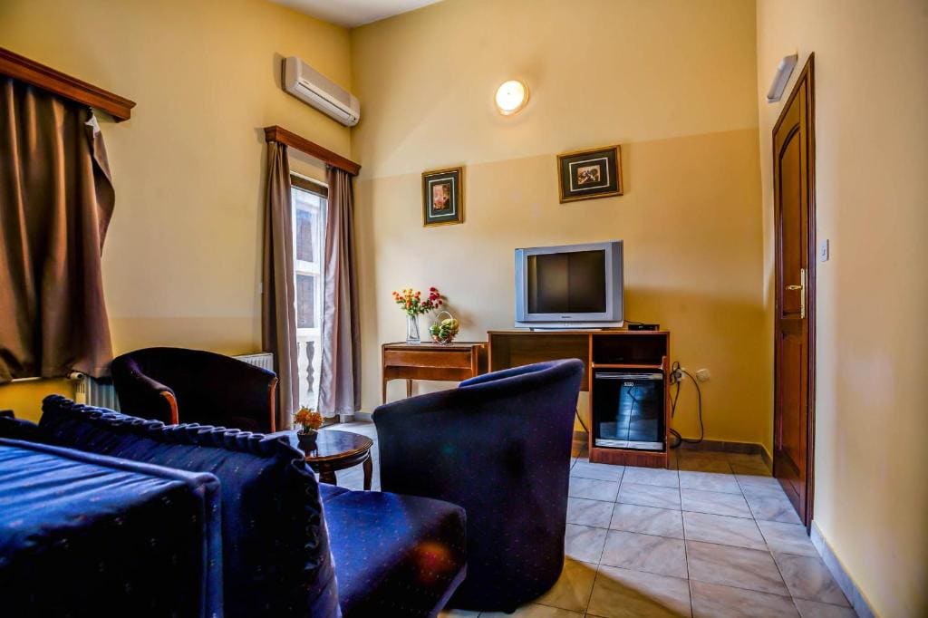 Family Room with Balcony room - Image 3