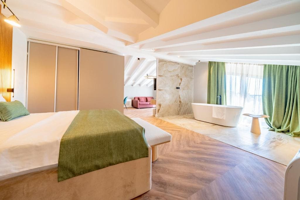 Deluxe Apartment room - Image 2