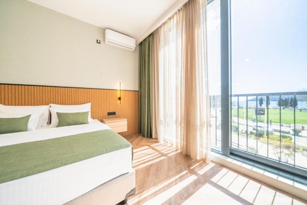 Deluxe Double Room with Sea View room - Image 2
