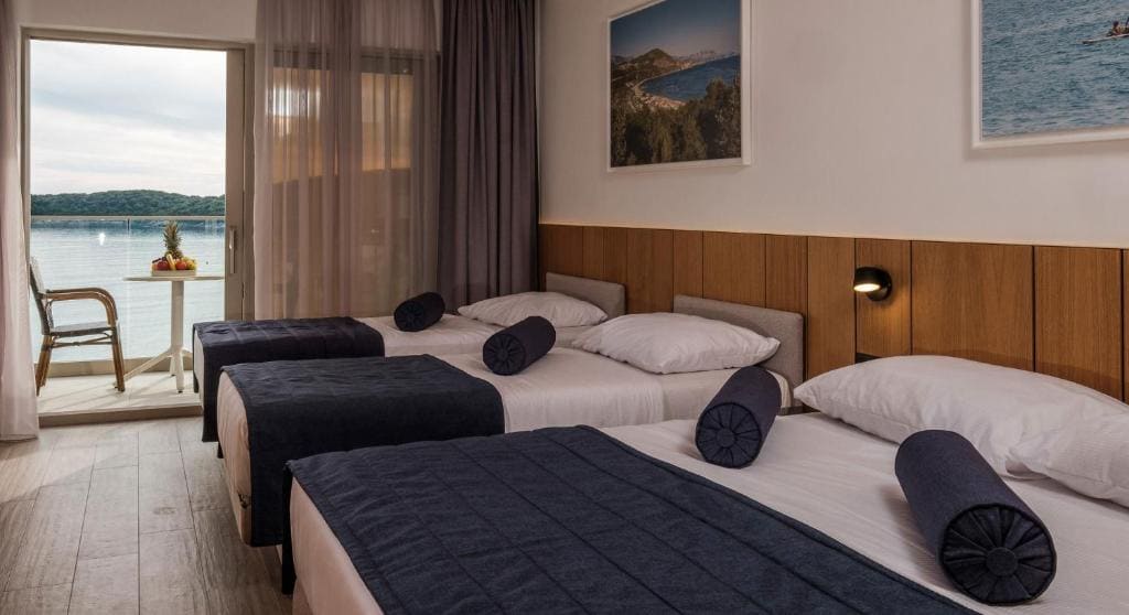 Quadruple Room with Sea View room - Image 1