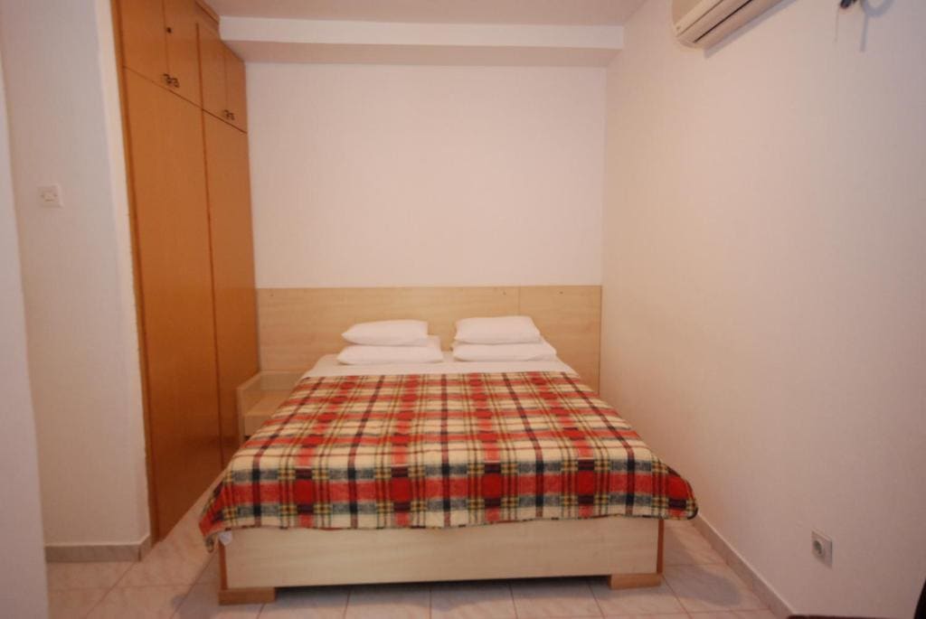 One-Bedroom Apartment room - Image 3