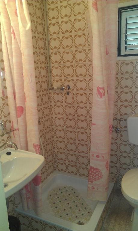 One-Bedroom Apartment room - Image 1