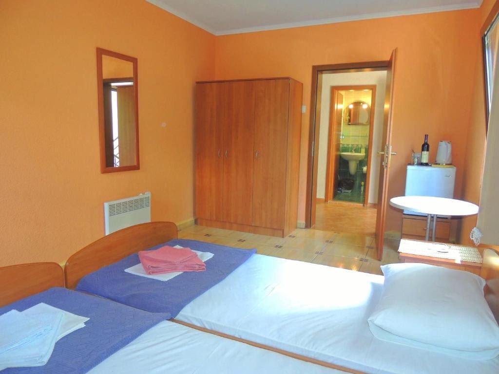 Twin Room with External Bathroom room - Image 1