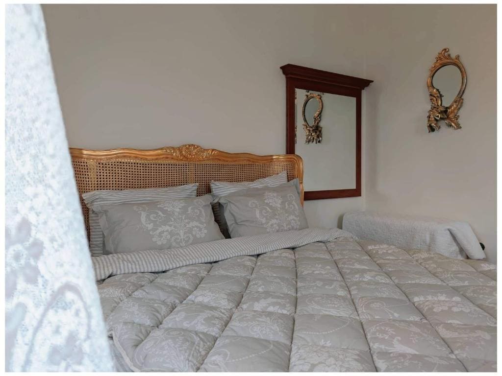 Double or Twin Room with Mountain View room - Image 2