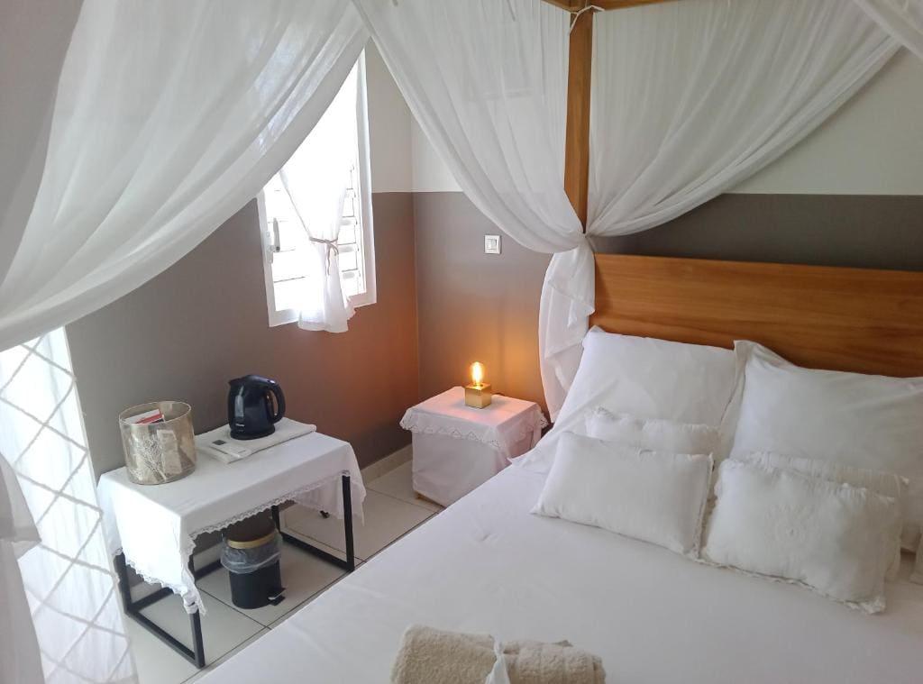Double Room with Private Bathroom room - Image 3