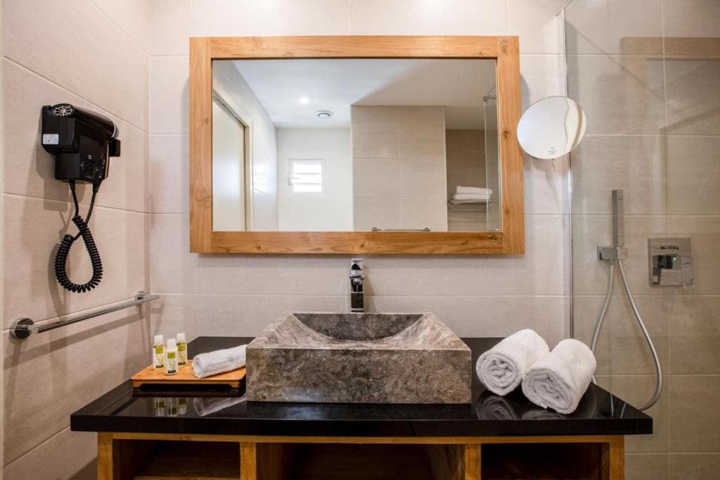 Deluxe Junior Suite room - Image 3