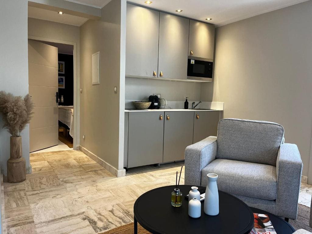 Deluxe Junior Suite room - Image 2