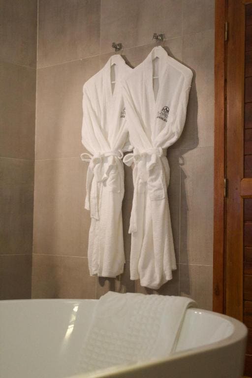 Deluxe Suite with Sea View room - Image 2