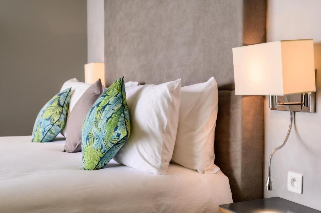 Deluxe Double Room with Sea View room - Image 3