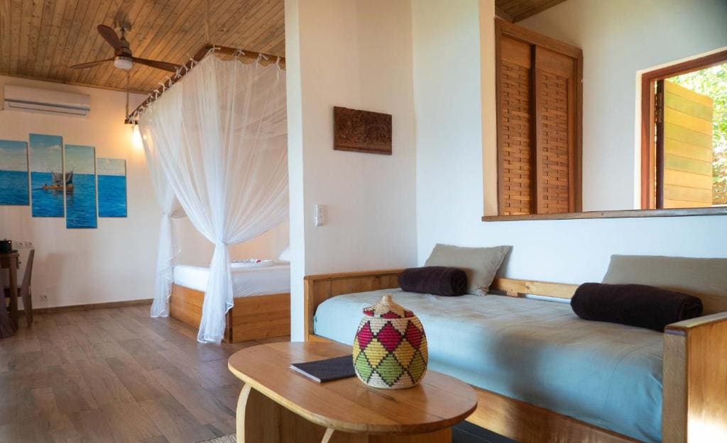 King Suite with Sea View room - Image 1