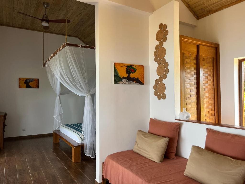 Deluxe Family Suite room - Image 3