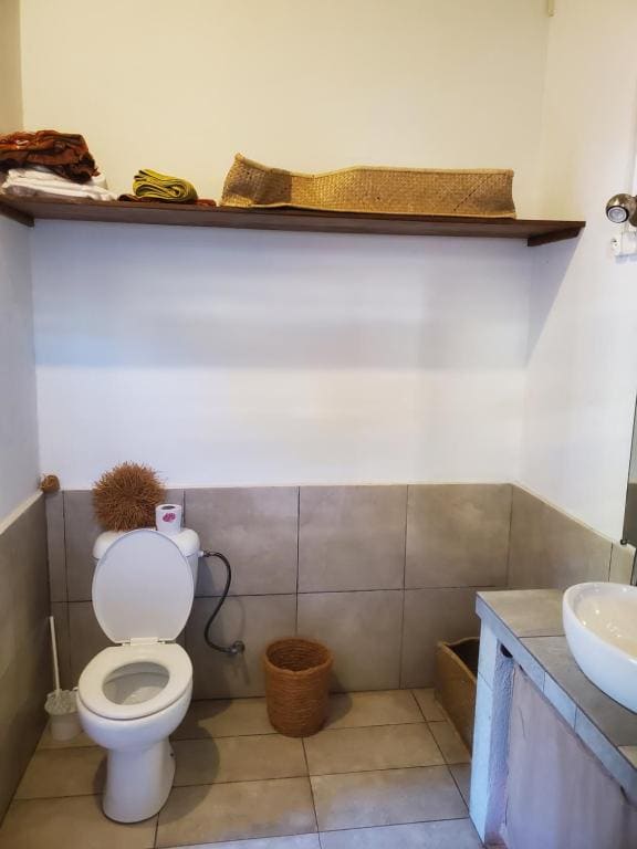 One-Bedroom Apartment room - Image 2