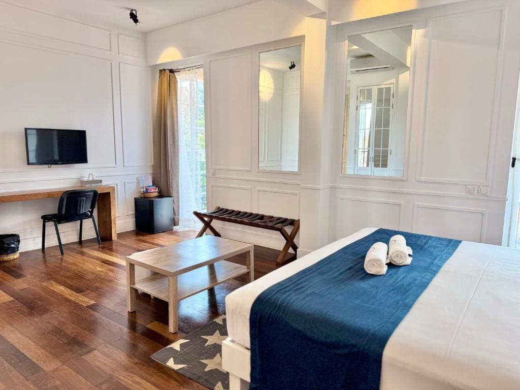 Deluxe Double Room with Balcony room - Image 1