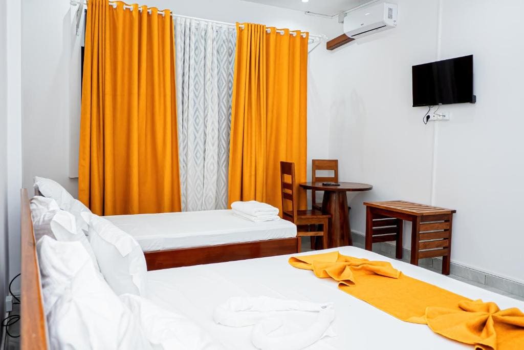 Standard Triple Room room - Image 2