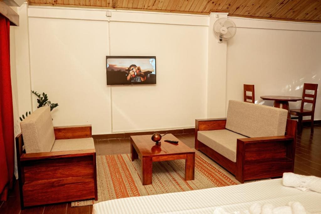 Double Room with Lake View room - Image 3