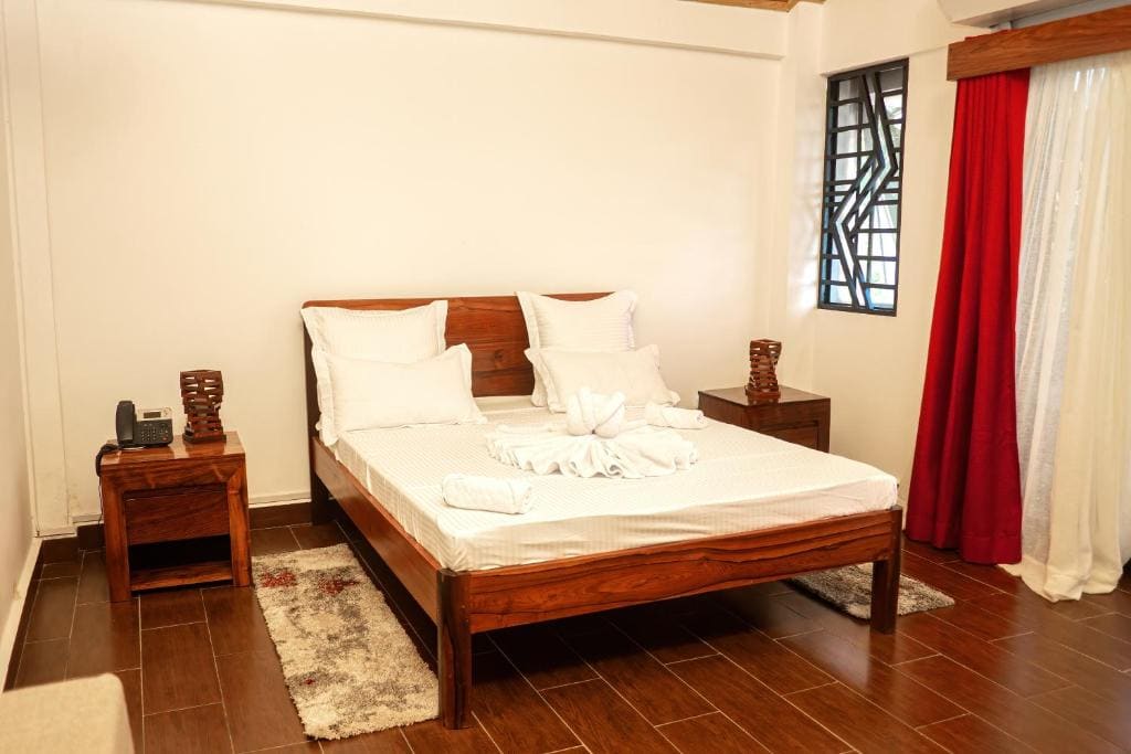 Double Room with Lake View room - Image 1