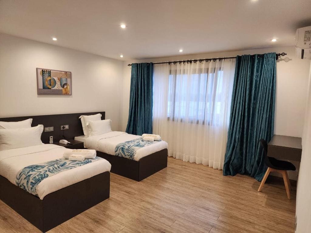 Double Room with Balcony room - Image 3