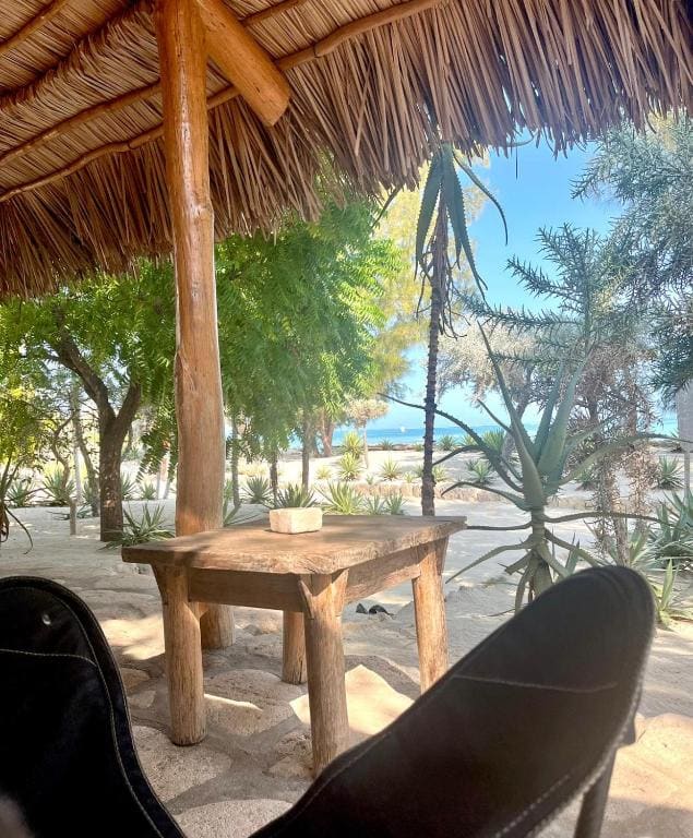 Deluxe Bungalow with Sea View room - Image 3