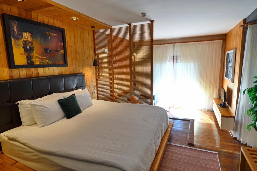 One-Bedroom Apartment room - Image 2