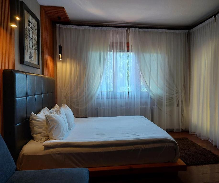 Superior Double or Twin Room with Mountain View room - Image 2