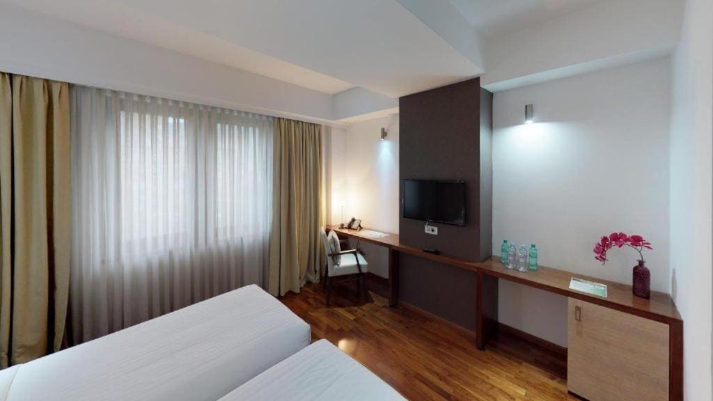 Comfort Triple Room room - Image 2