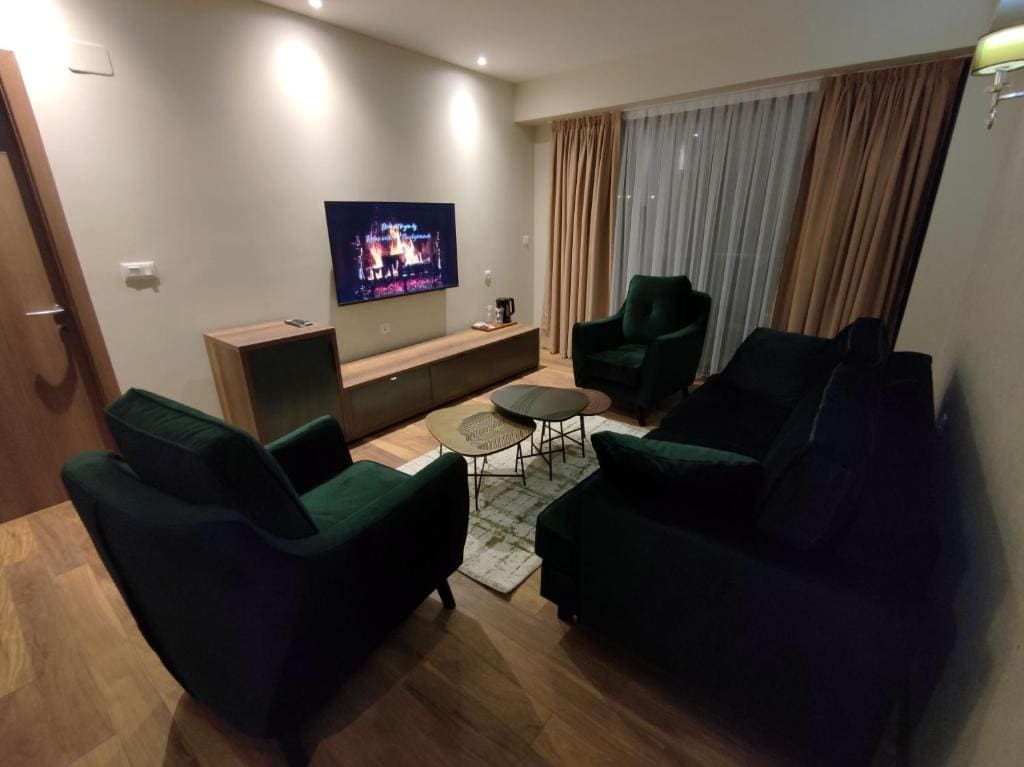 Deluxe Junior Suite room - Image 3