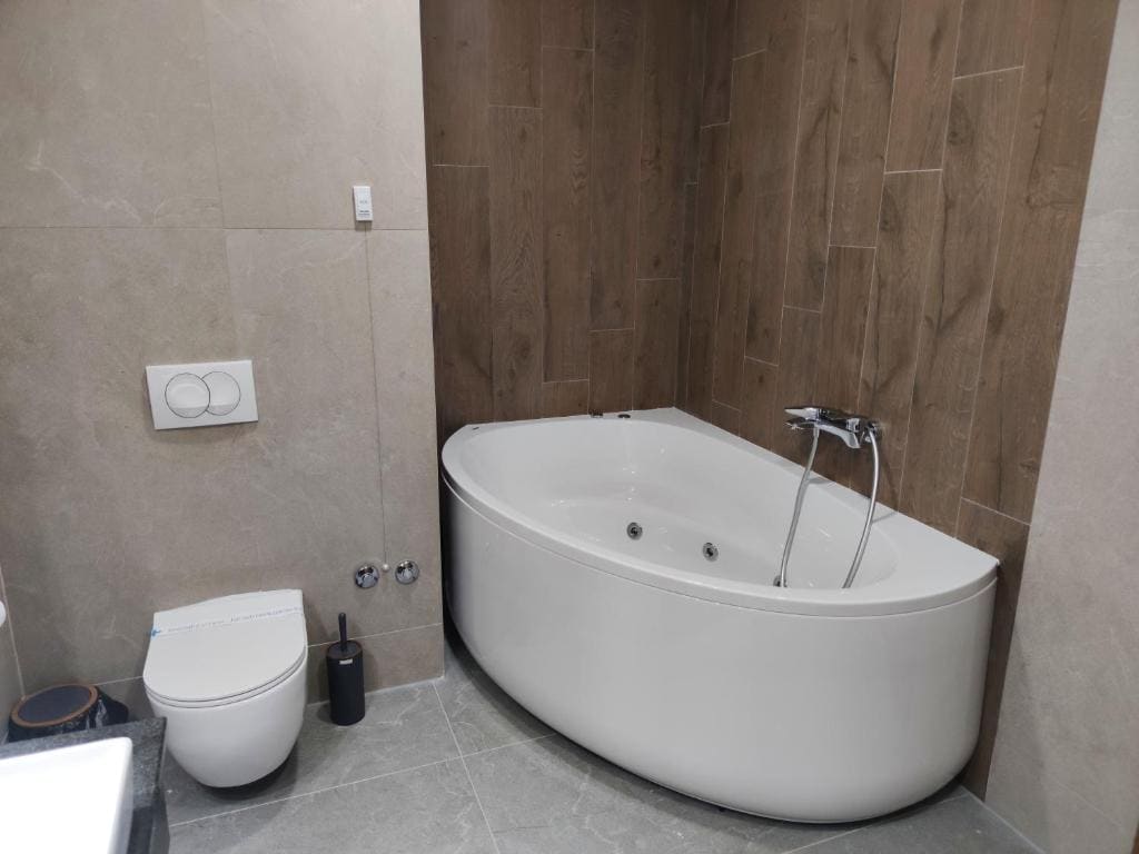 Deluxe Queen Suite room - Image 1