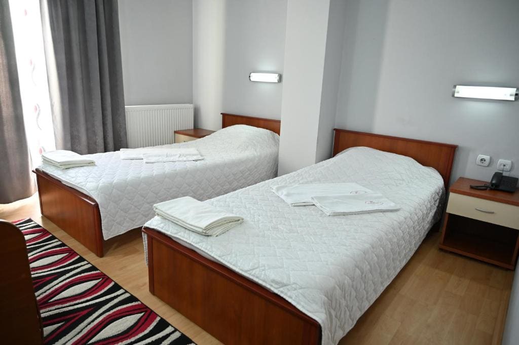 Classic Triple Room room - Image 3