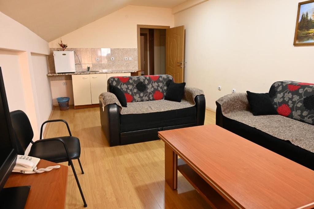 Deluxe King Suite room - Image 3