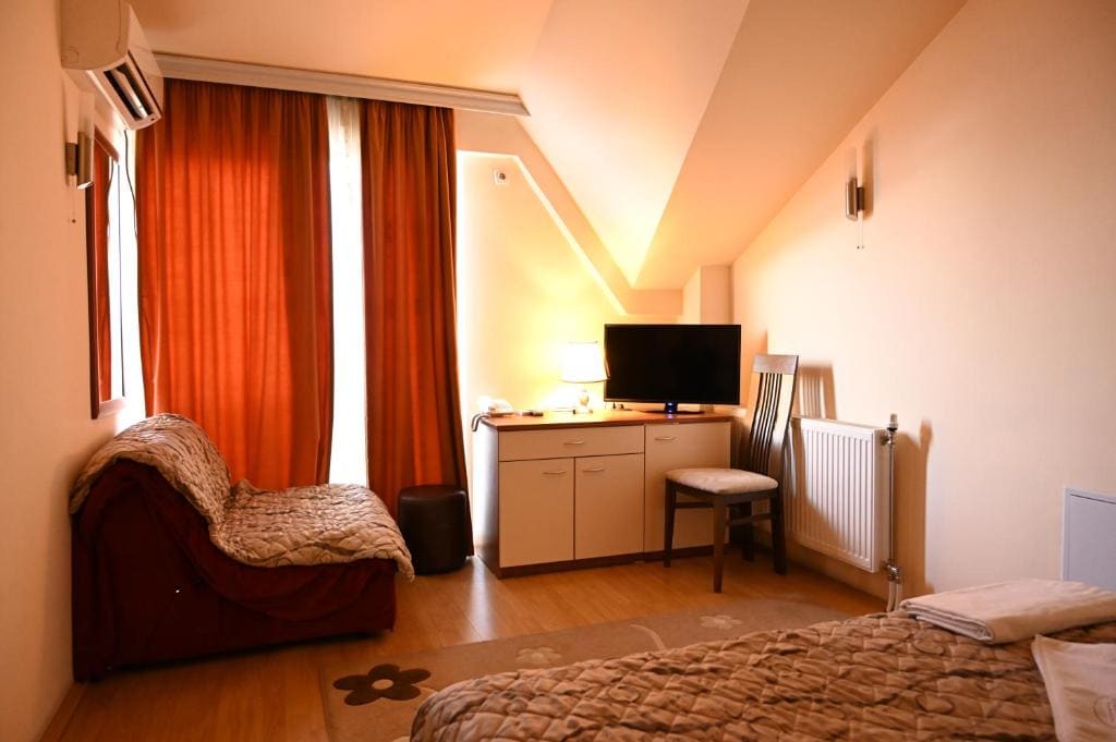 Deluxe King Suite room - Image 2