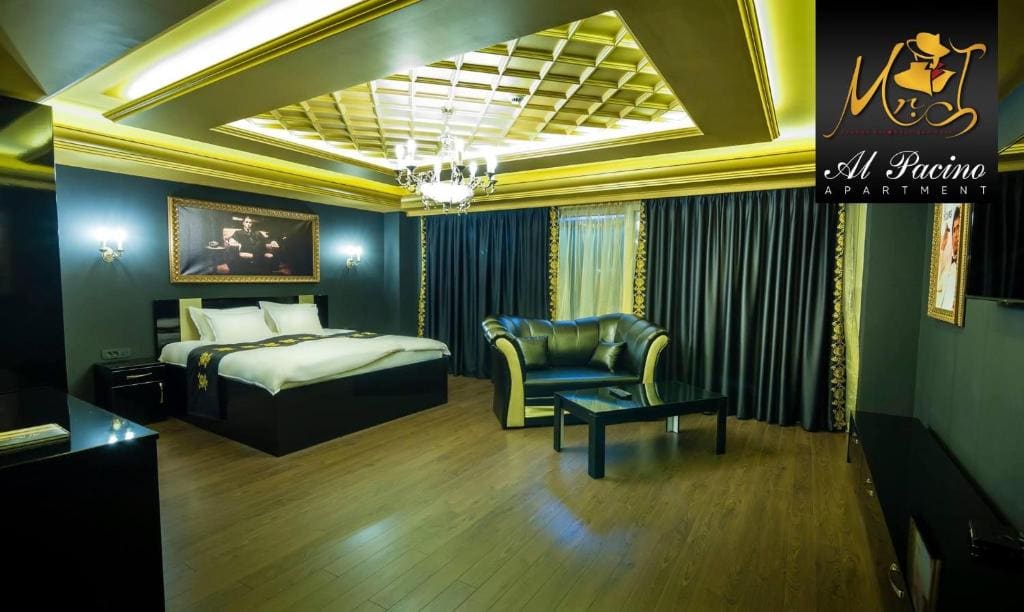 Al Pacino - Apartment with balcony lake view room - Image 1