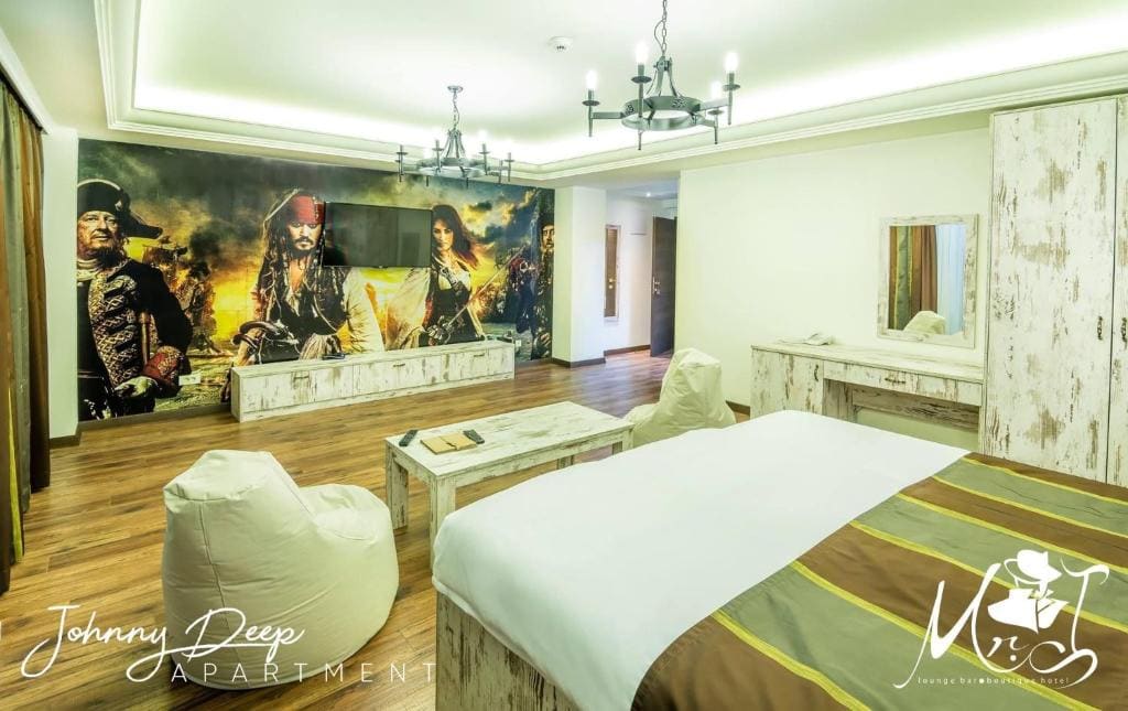Johnny Depp Apartment with balcony lake view room - Image 2