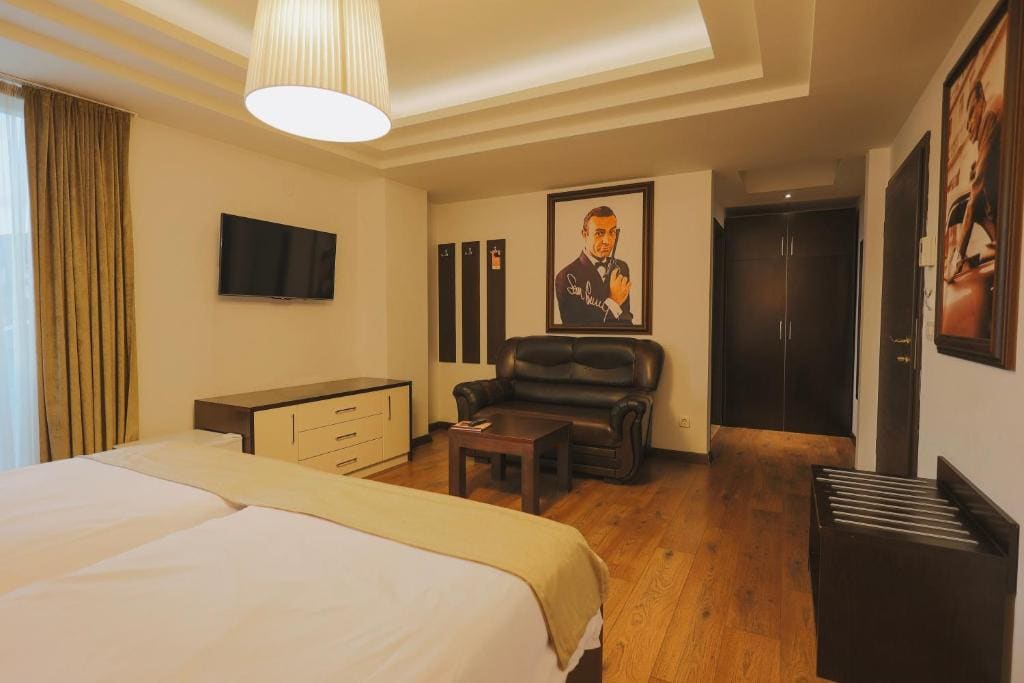 Denzel Washington - Apartment room - Image 2