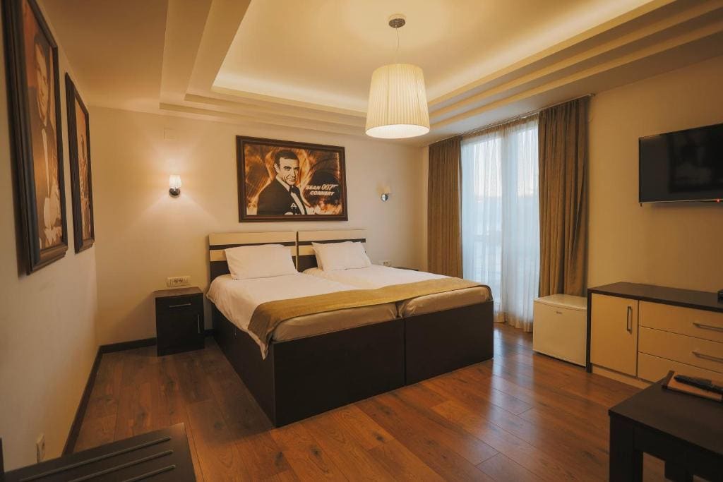 Denzel Washington - Apartment room - Image 3