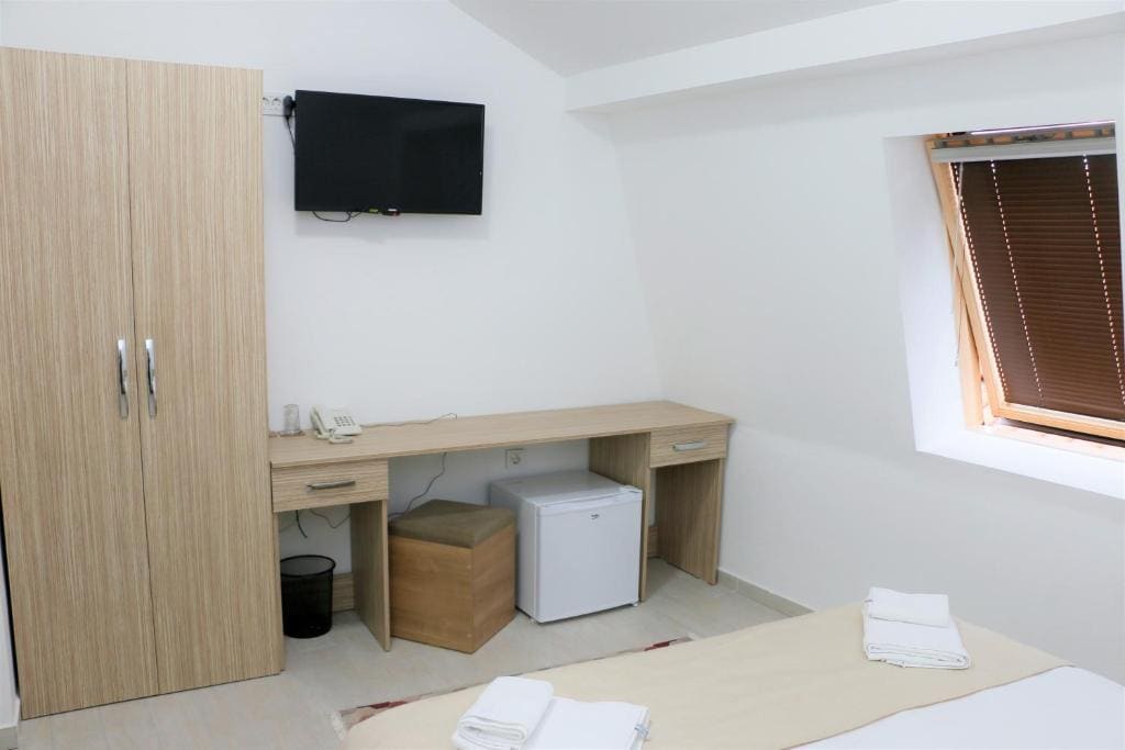 Deluxe King Room room - Image 2