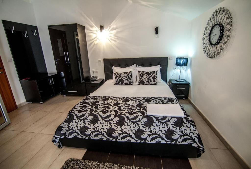 Double Room with Spa Bath room - Image 2