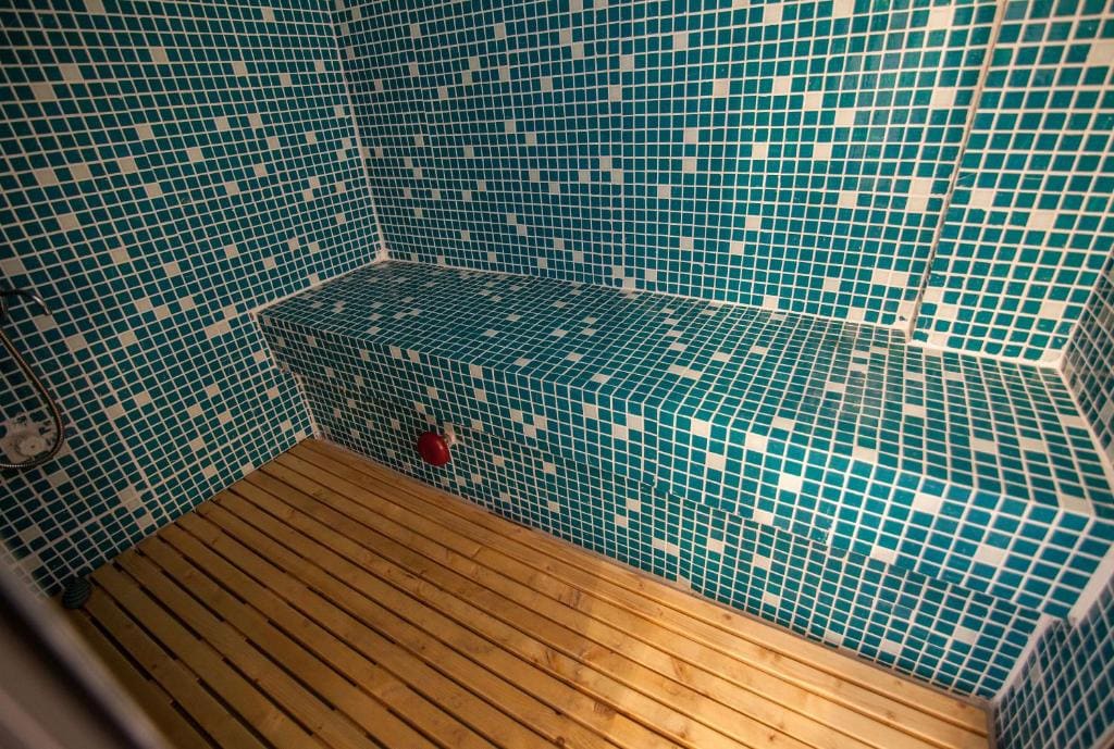 Double Room with Spa Bath room - Image 3