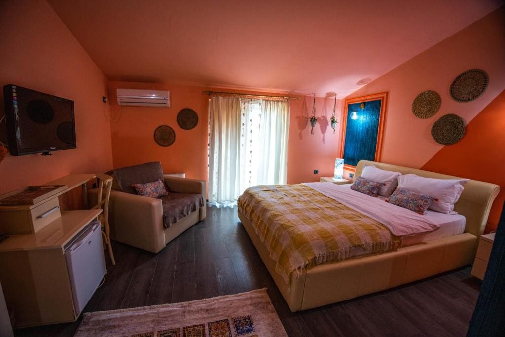 Double Room with Extra Bed (2 Adults + 1 Child) room - Image 2