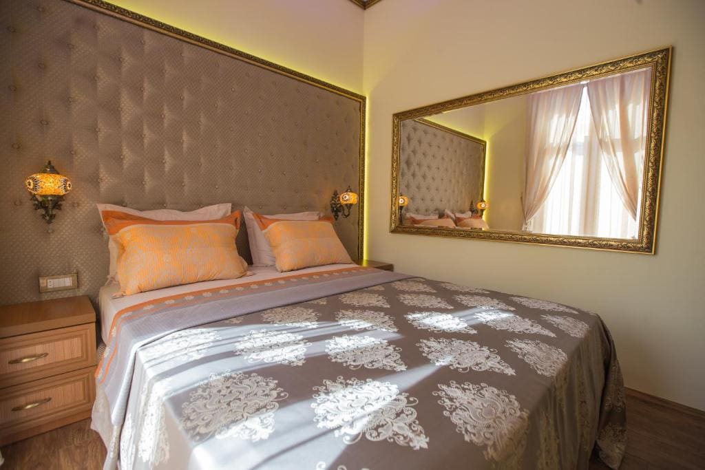 Deluxe Double Room with Balcony room - Image 2