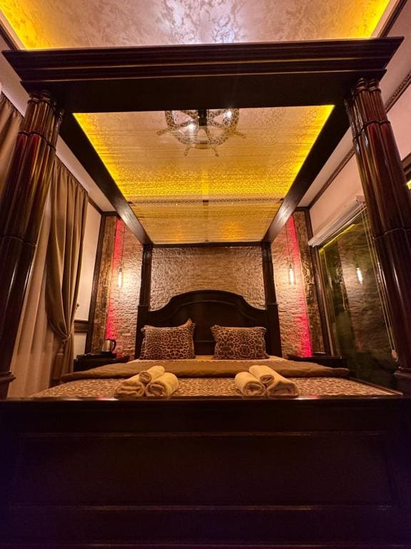 Superior Queen Room room - Image 2