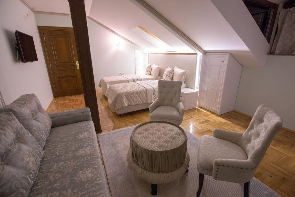 Large Twin Room room - Image 2