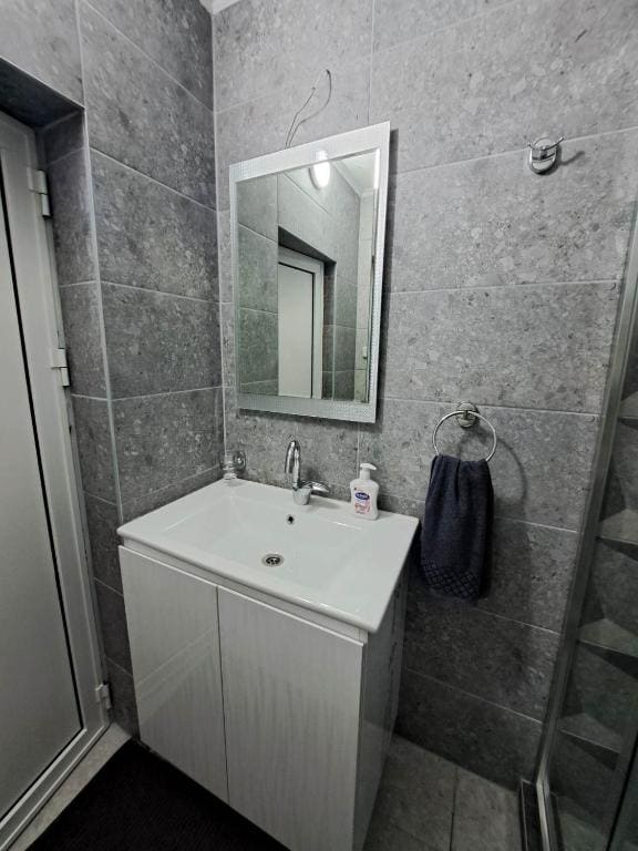 One-Bedroom Apartment room - Image 3