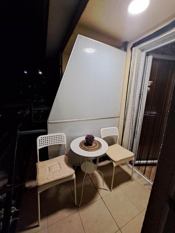 One-Bedroom Apartment room - Image 1