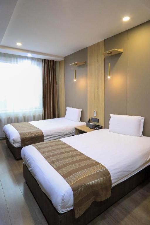 Standard Twin Room room - Image 1