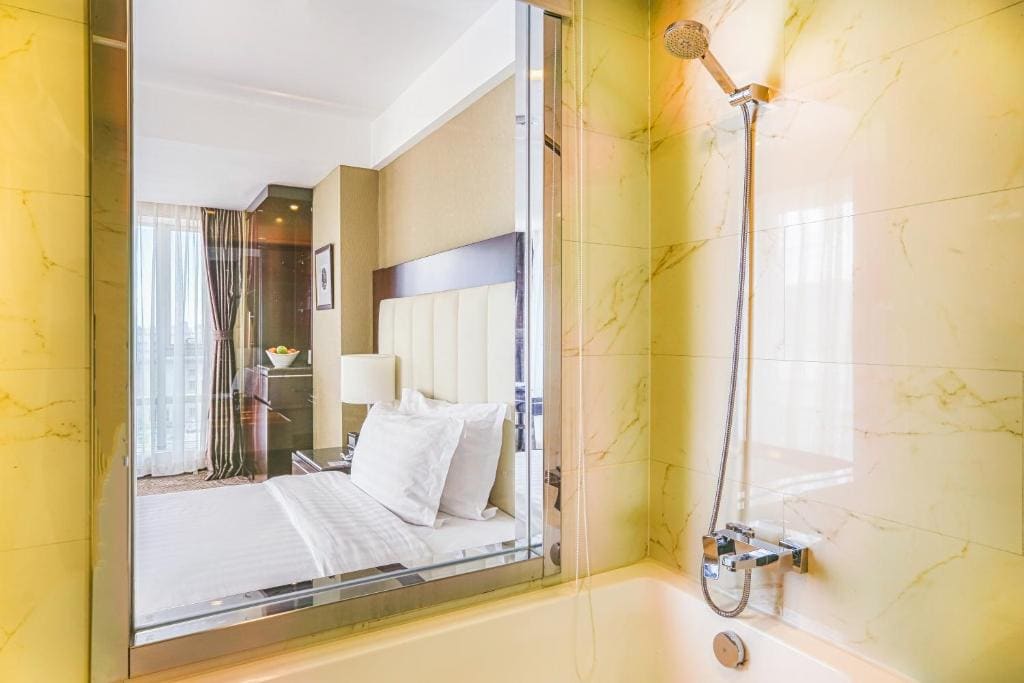Twin Deluxe with Breakfast room - Image 3
