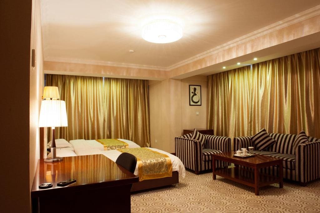 Premium Twin Room room - Image 3