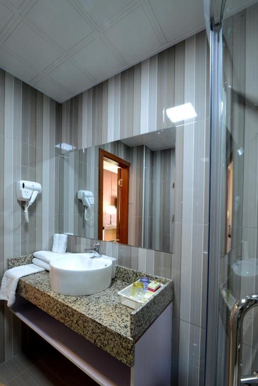 Standard Twin room - Image 3